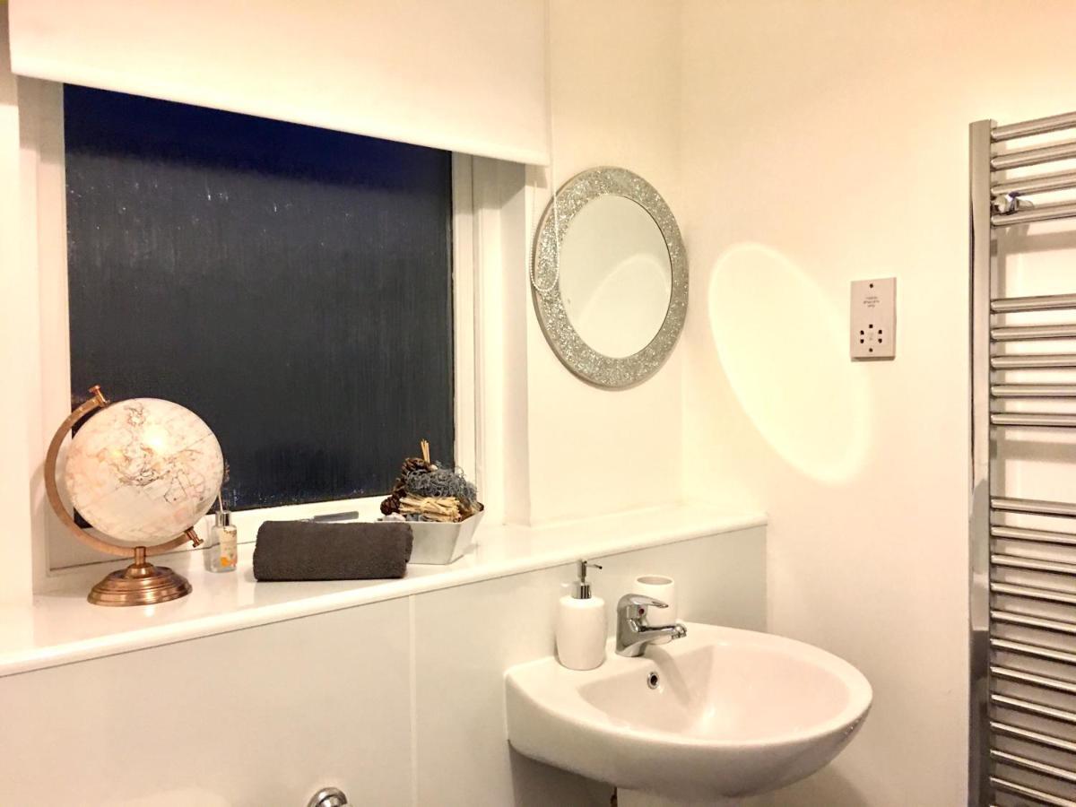 Central Spacious 2 Bedroom By Union Square Free Parking Aberdeen Exteriör bild